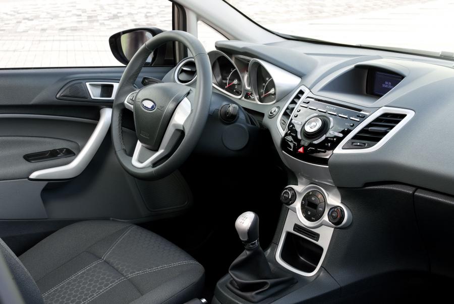  Ford Fiesta 2011 года  (фото 11 из 26)